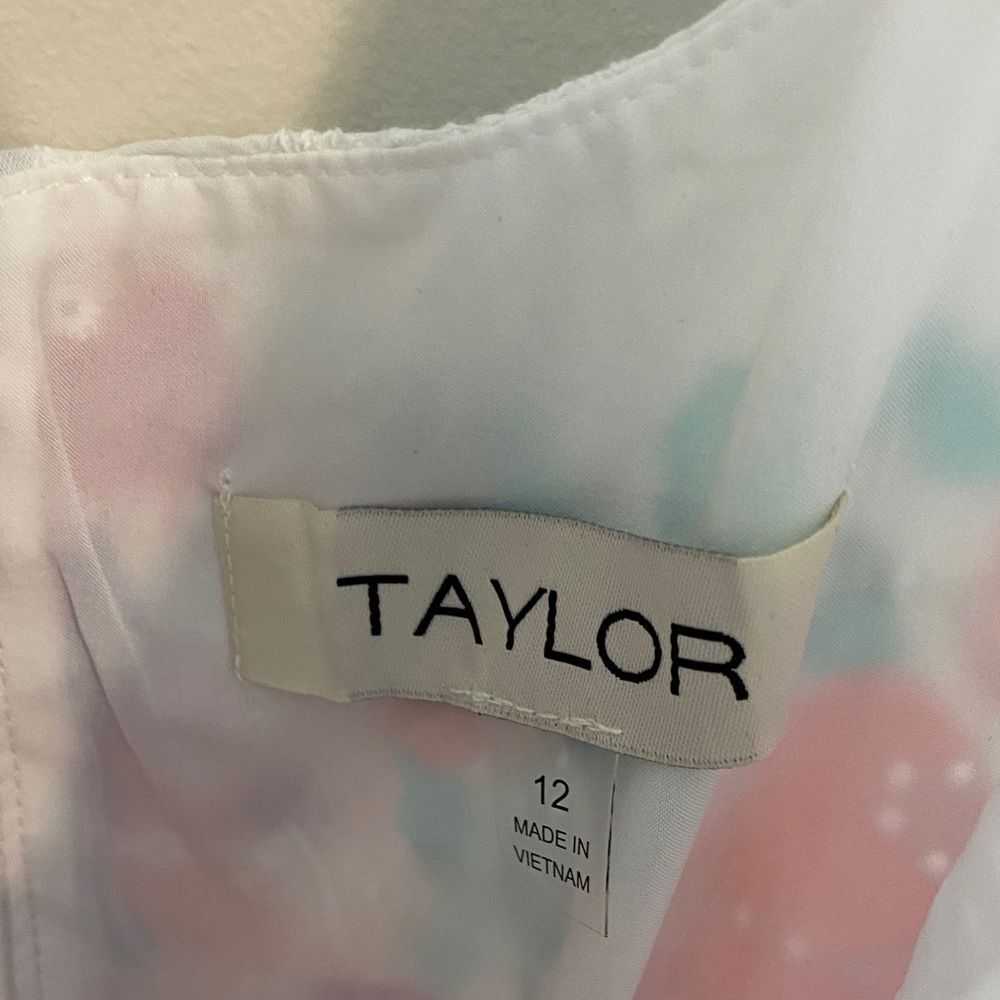 NWT TAYLOR Belted Scoop Neck Dress White Floral Ruffle Skirt Misty Rose Size 12 - Picture 9 of 13